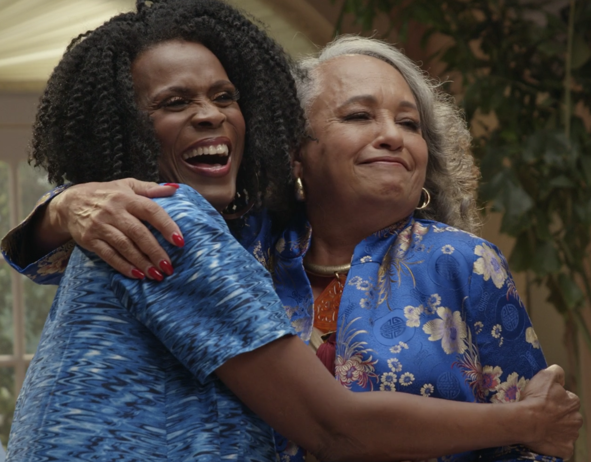 Janet, the original Aunt Viv, and Daphne Maxwell Reid, who also played Aunt Viv, embrace