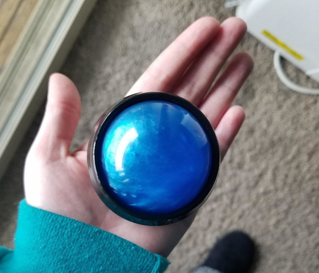 Reviewer hand holding the blue massage ball