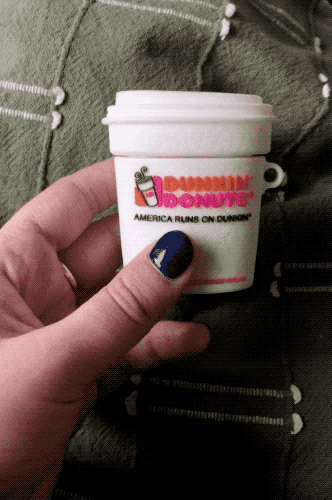 A gif showing how the top of the case looks like a coffee cup lid