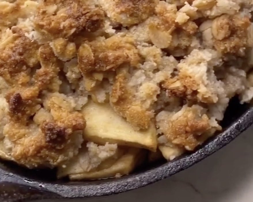 Apple crumble in a cast iron pan