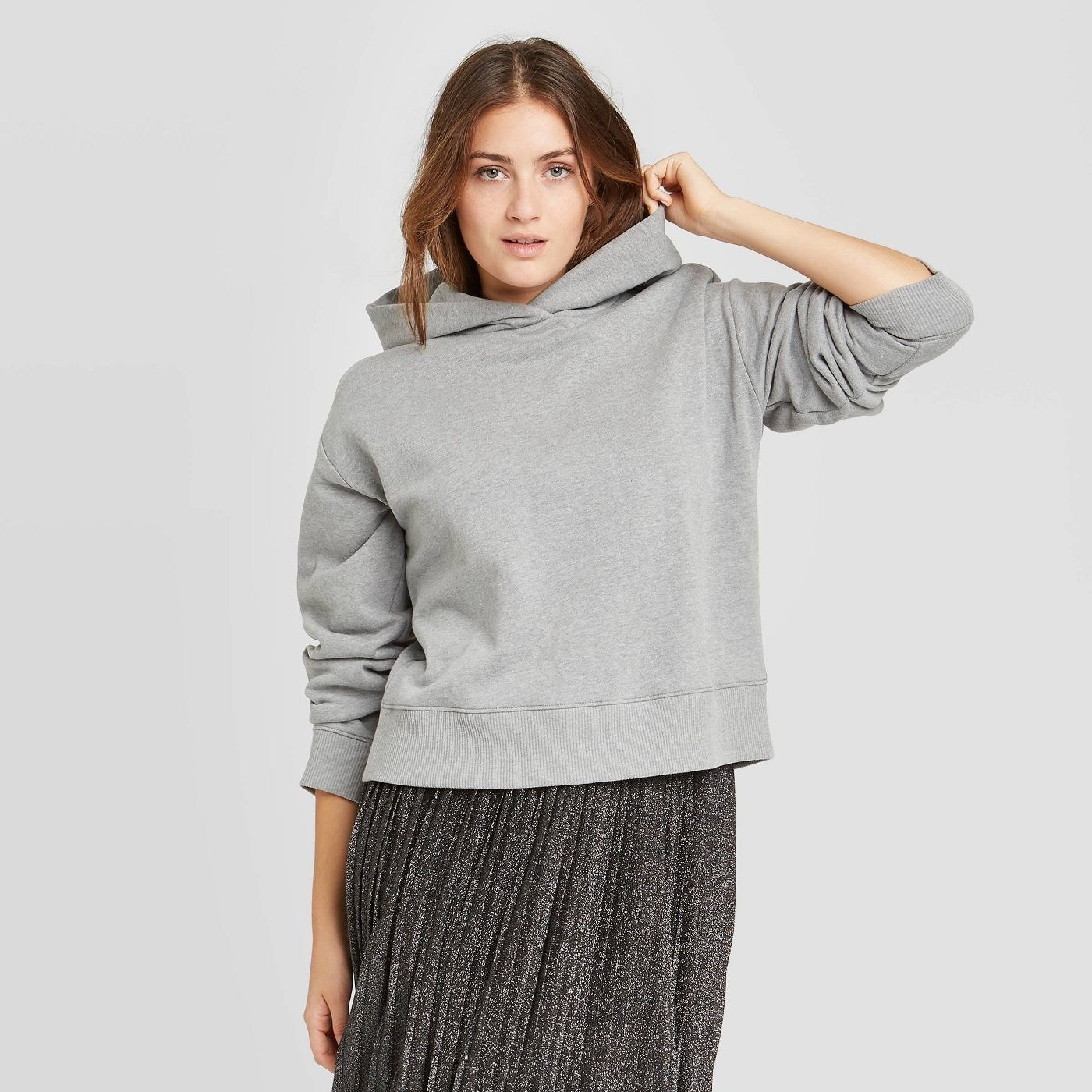 model wearing a grey sweatshirt