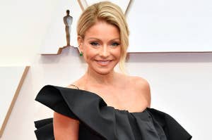 Kelly Ripa smiling