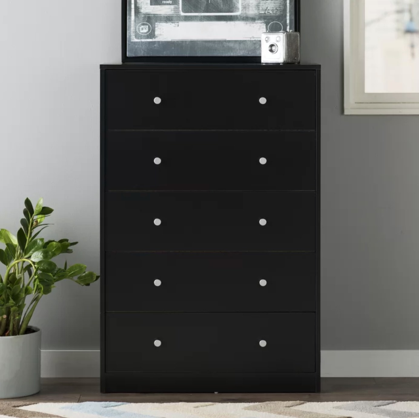 The five drawer chest in black