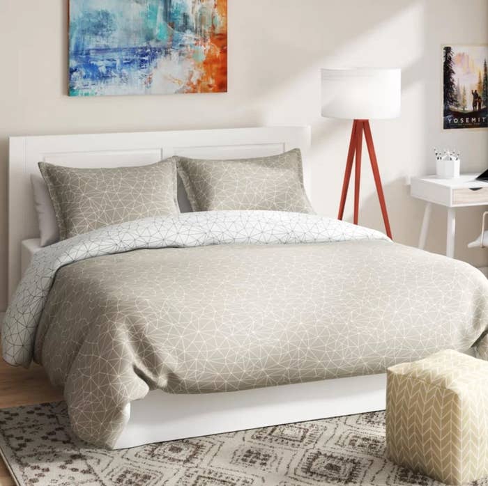The geometric duvet cover set in taupe