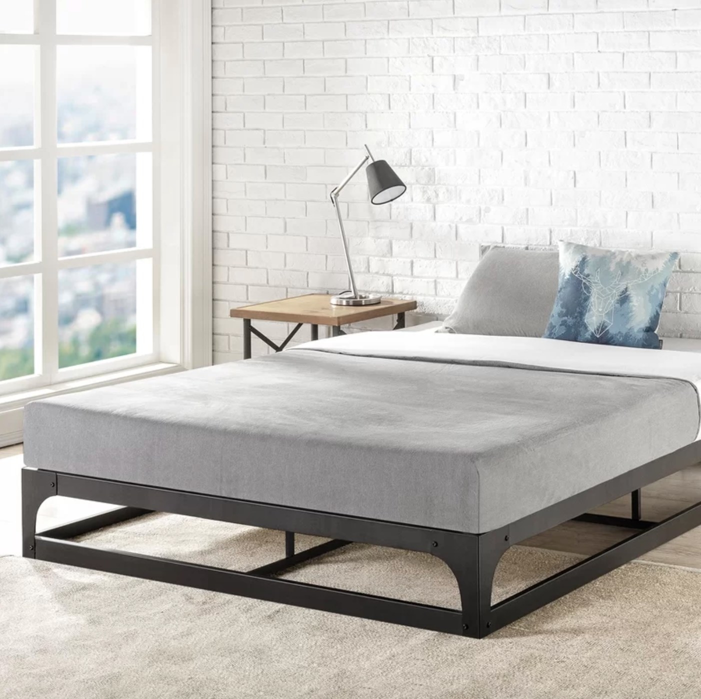 The steel platform bedframe in queen size
