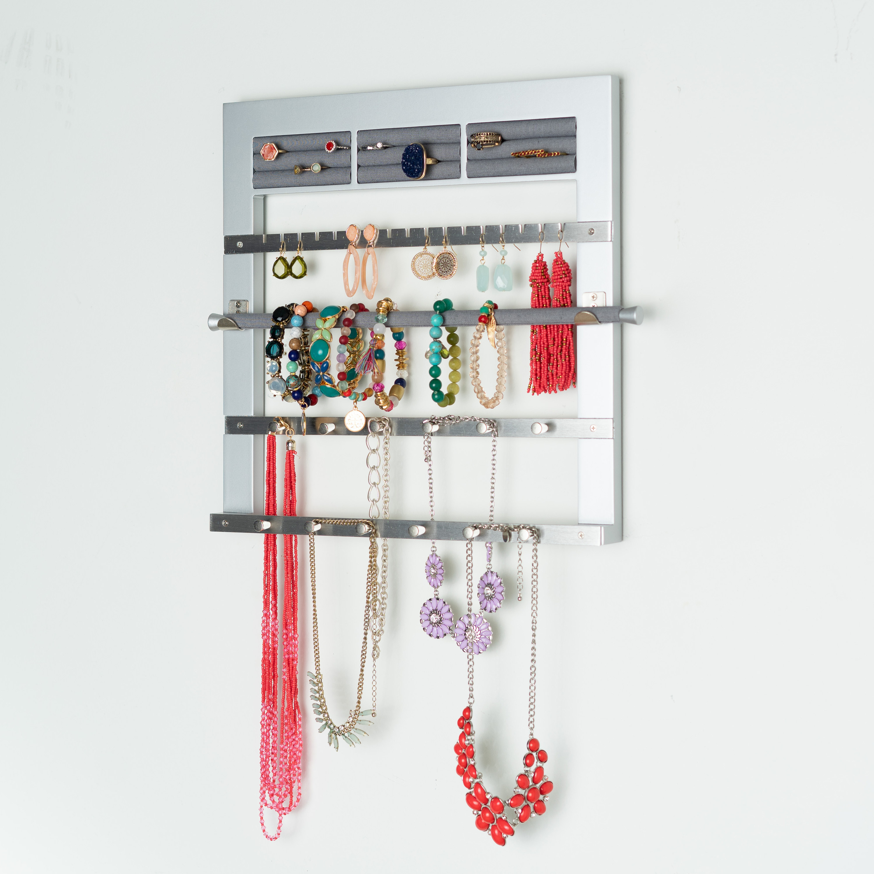 The jewelry storage rack