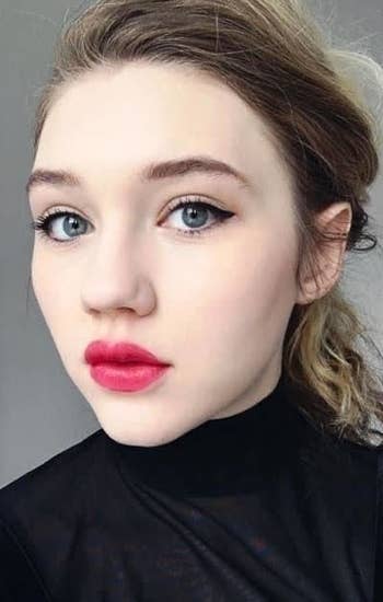 BuzzFeed writer showing results of using Eyeliner Stamp