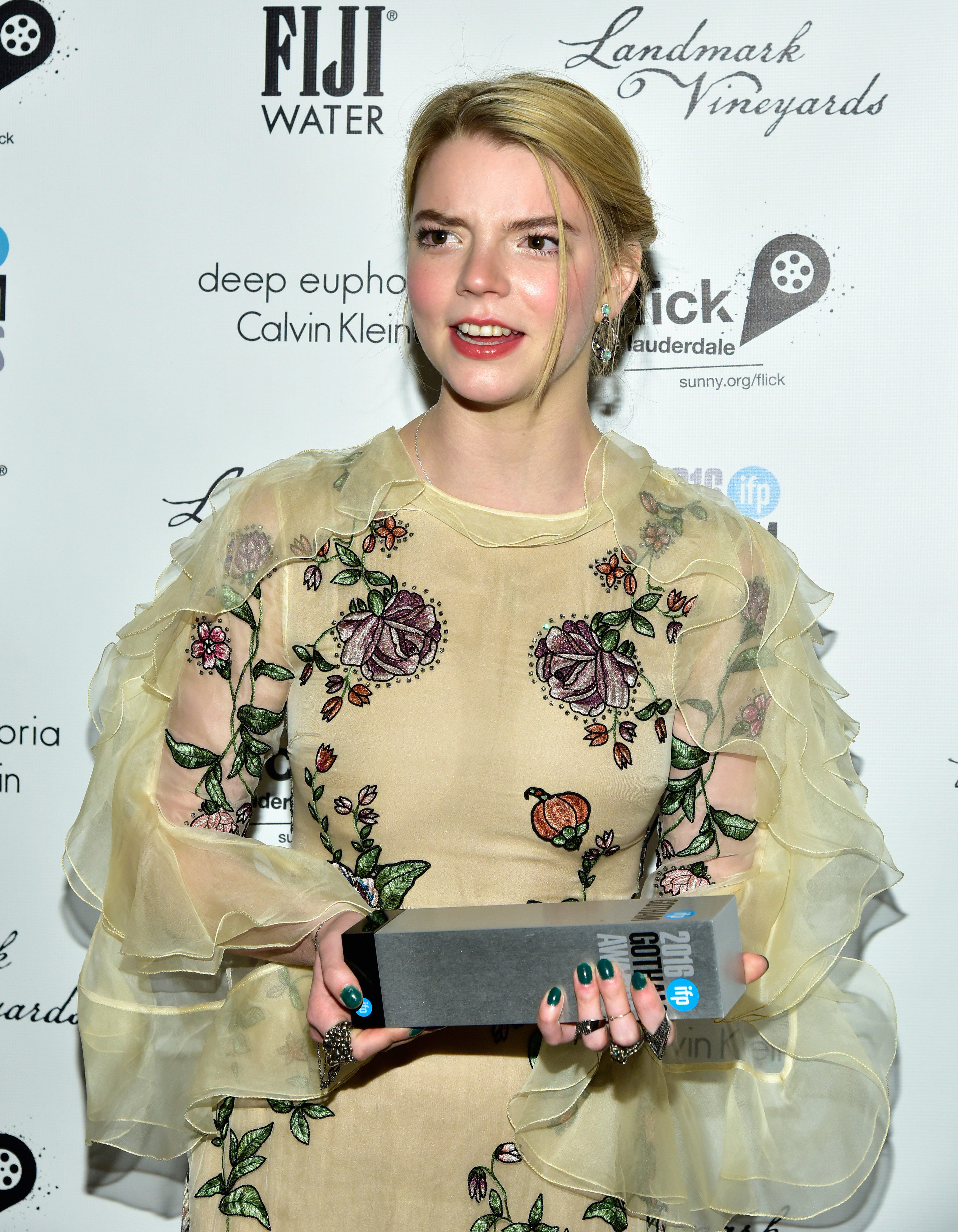 Anya Taylor-Joy posing with award