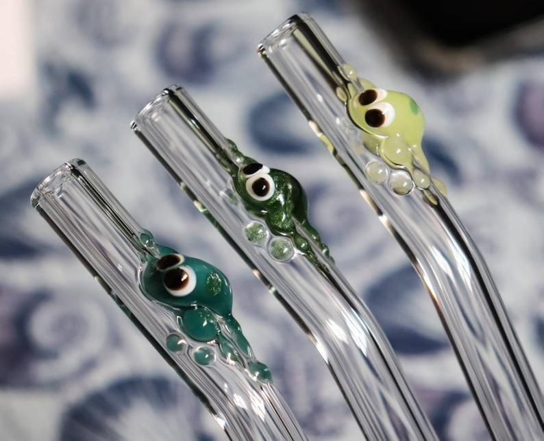 Reusable straws with frogs