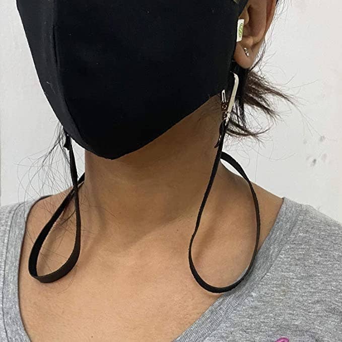 Black clip on chain for masks.
