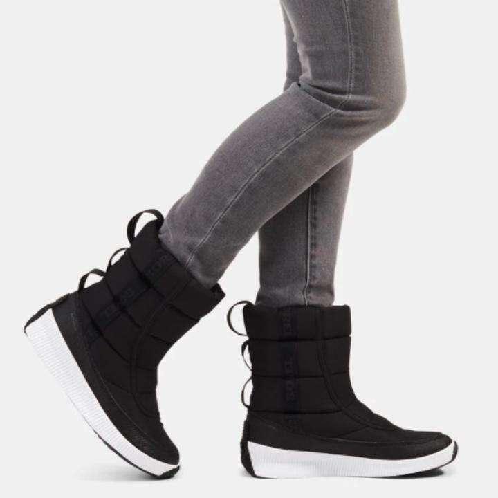 A model wearing women's black winter boots