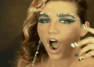 一个GIF Kesha签署的“我们R R"音乐视频