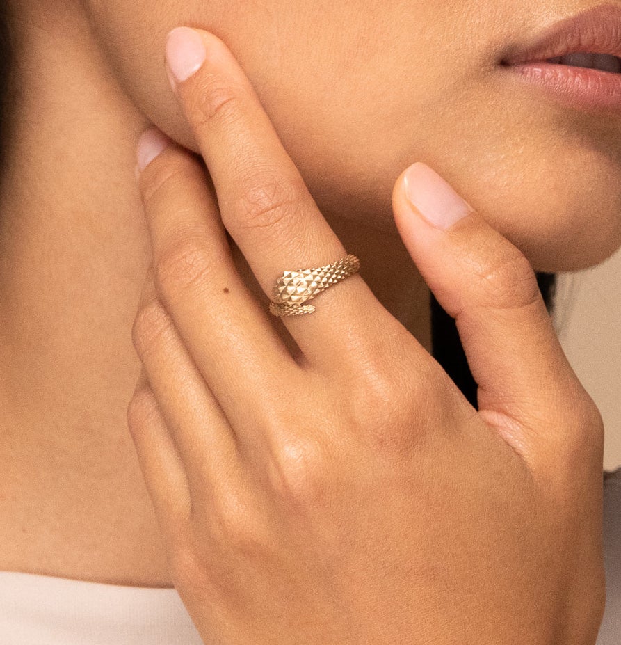 model wearing the yellow gold ring