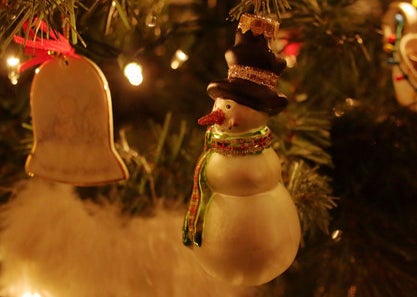 Decorate A Christmas Tree To See Which Character You Are