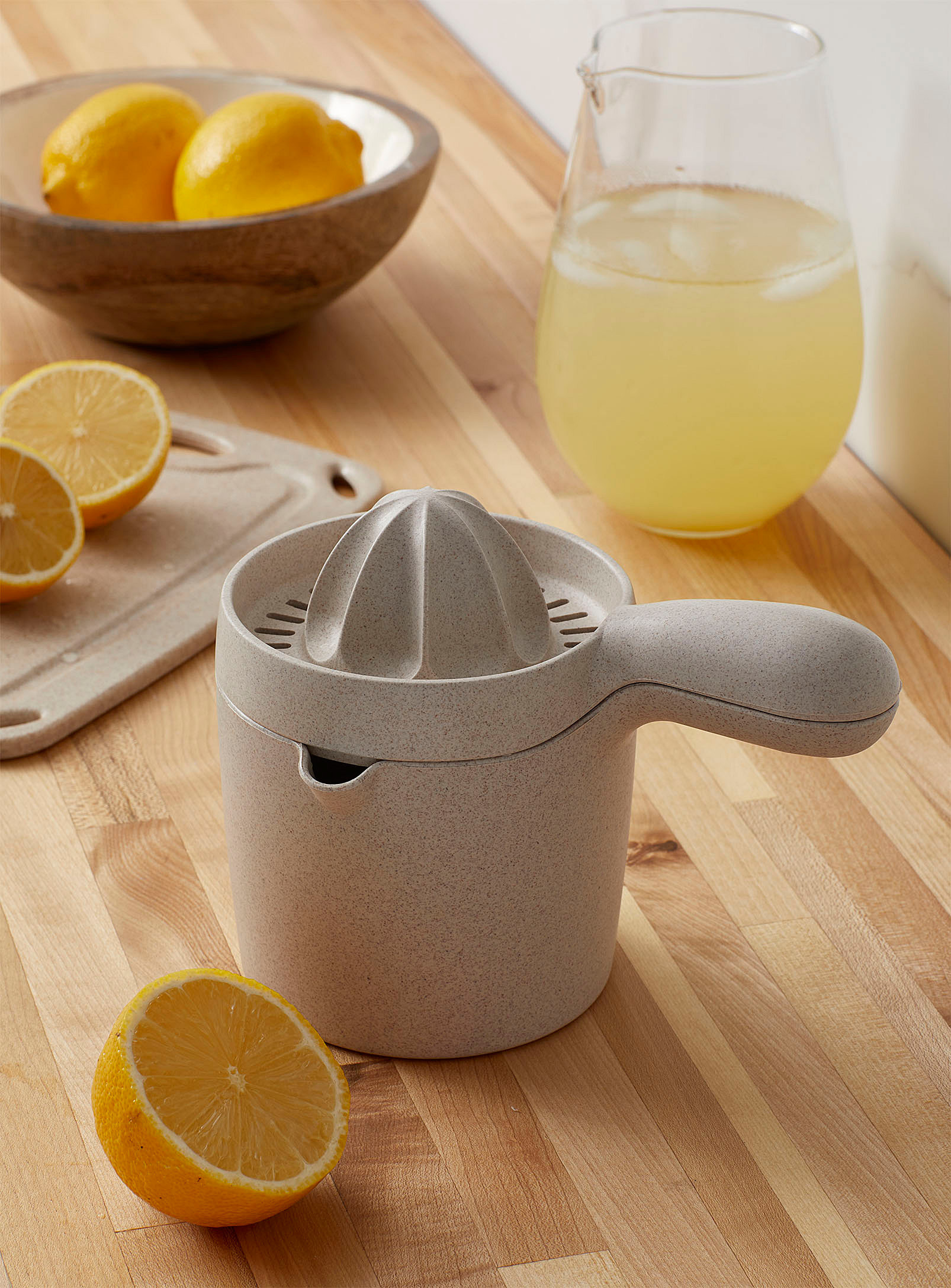 juicer with lemon