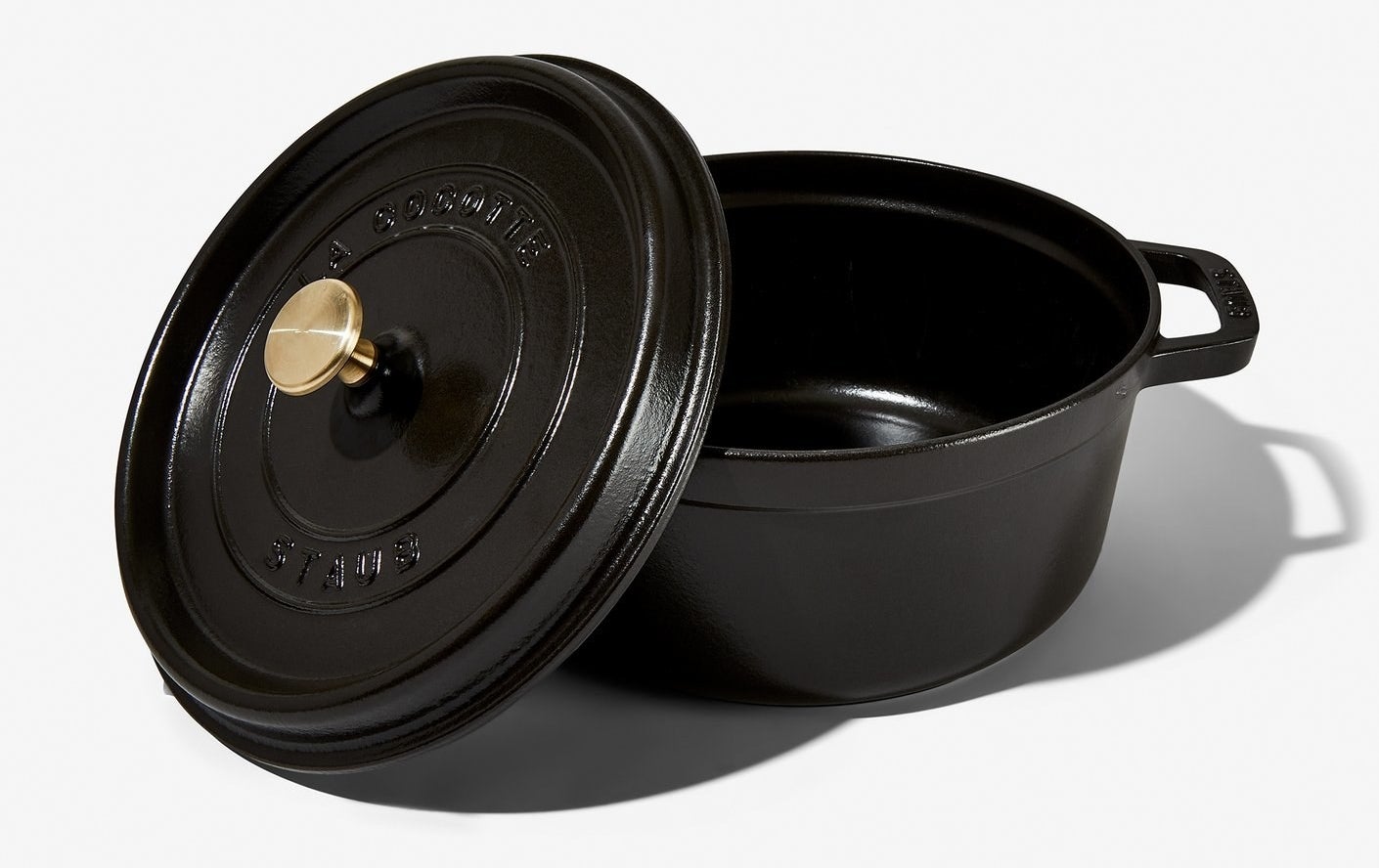 The matte black dutch oven