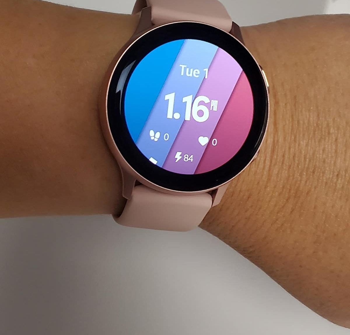 Reviewer wearing Samsung Smartwatch on wrist