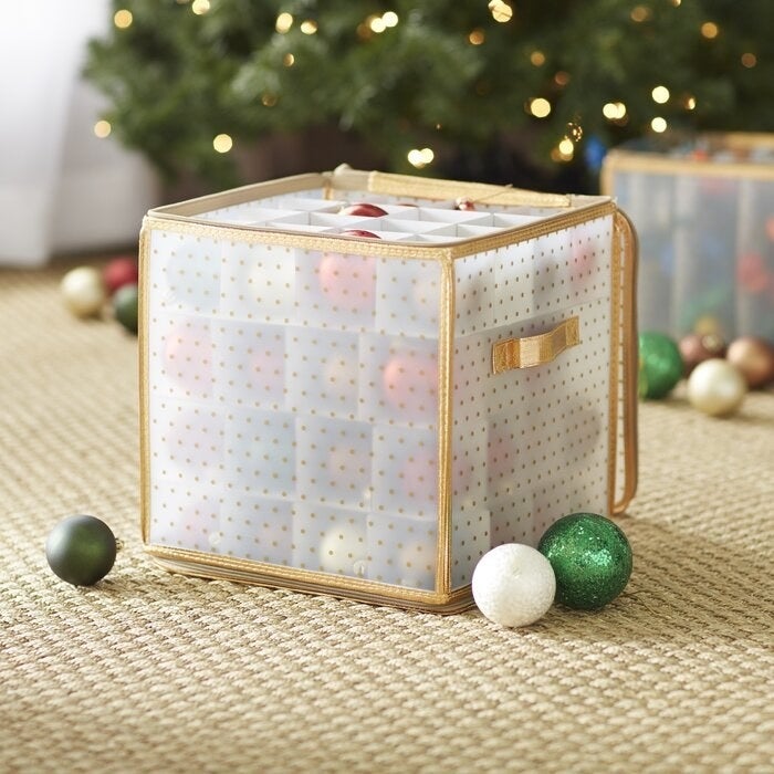 The ornament organizer box
