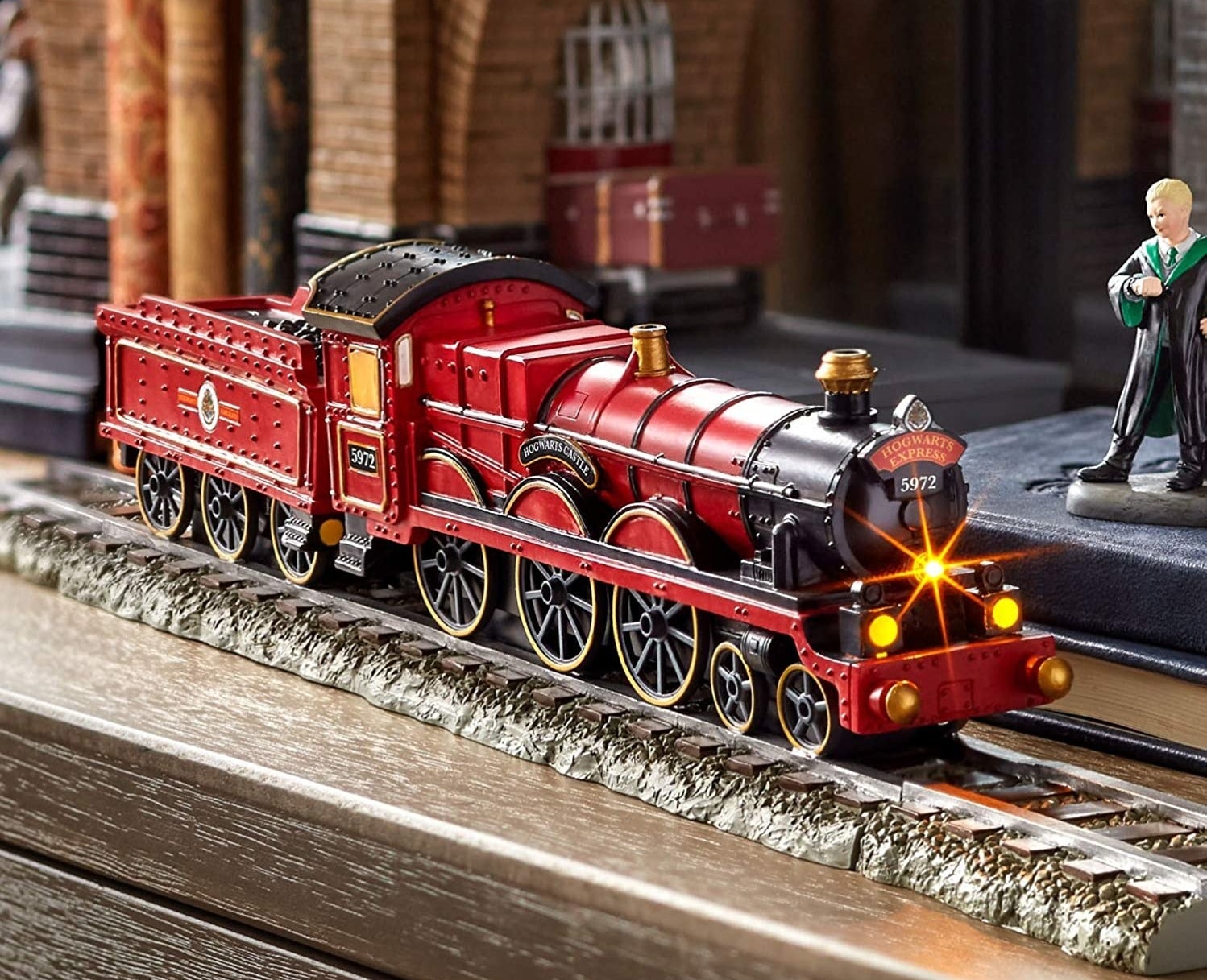 the red Howarts Express train 