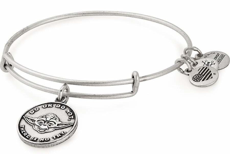 the bracelet in silver with a charm of yoda and the words &quot;do or do not, there is no try&quot;
