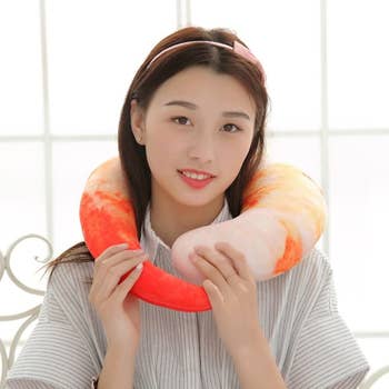 model with the shrimp-like pillow around neck