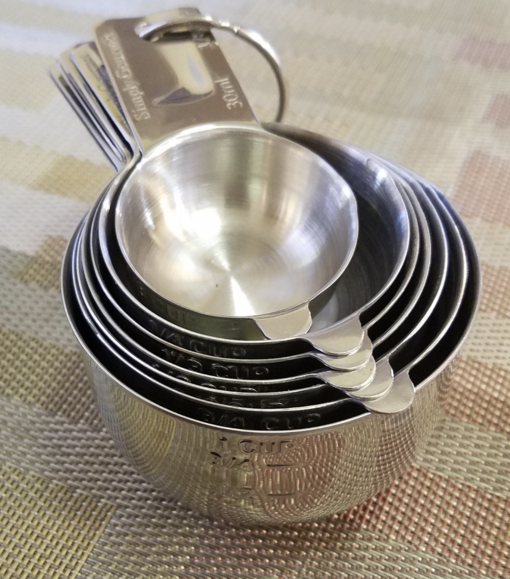 A reviewer&#x27;s photo of the measuring cups
