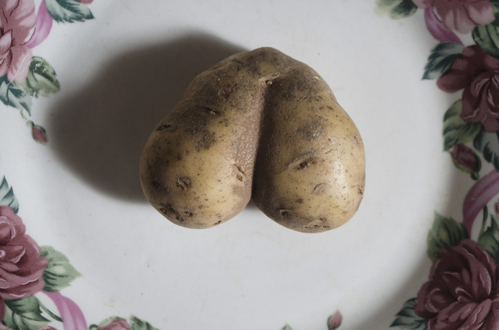 potato butt on decorative plate