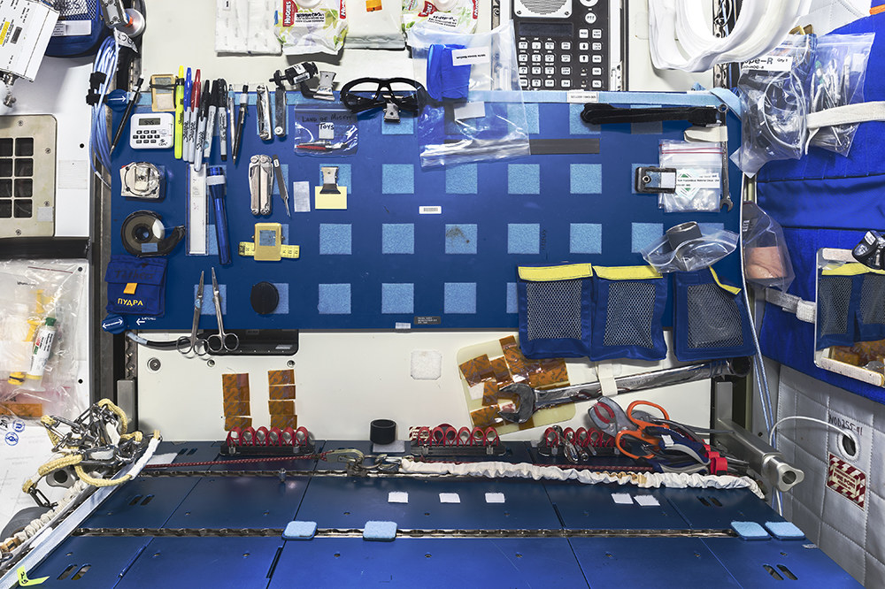 A work bench with lots of things fastened in velcro 
