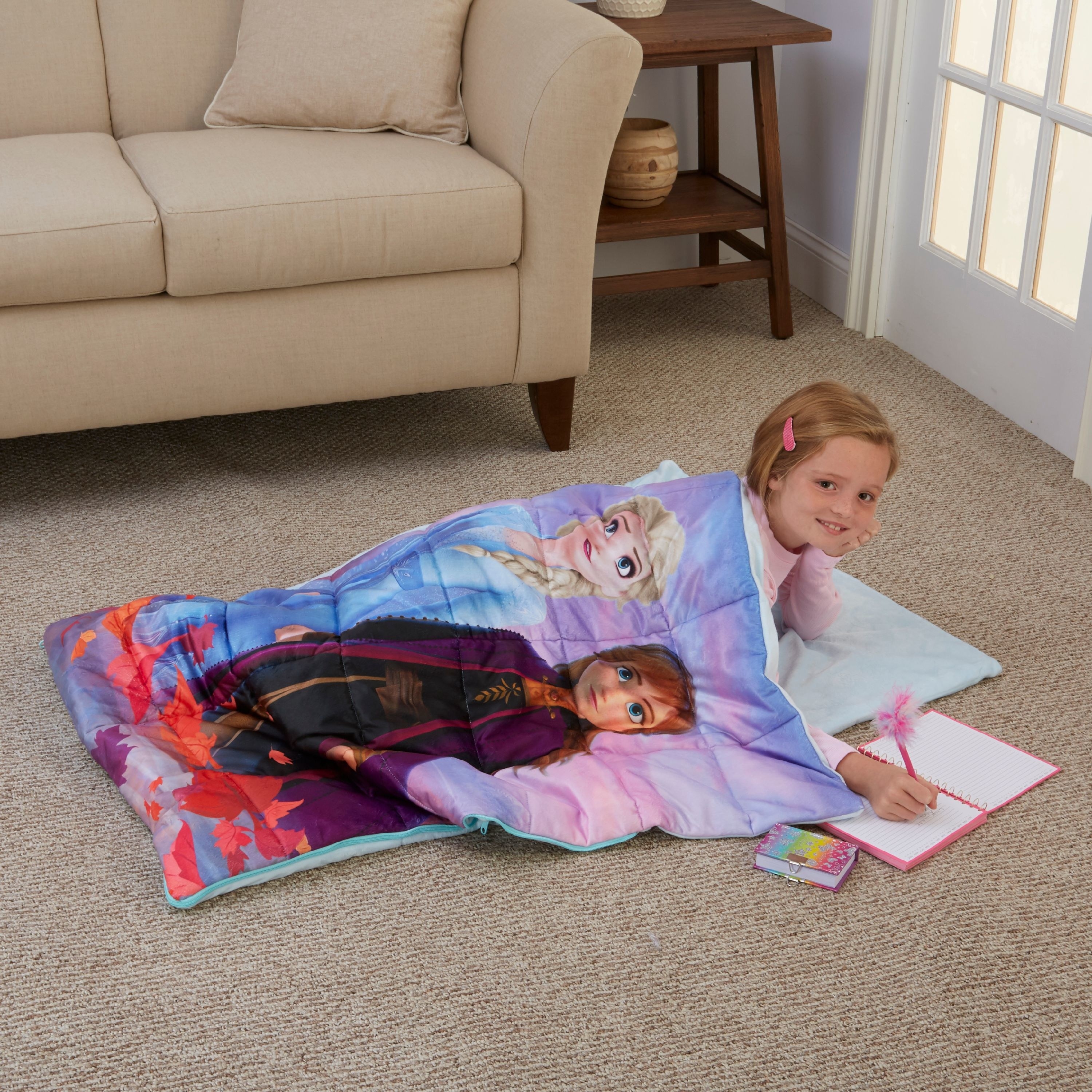 A child under a Frozen weighted blanket