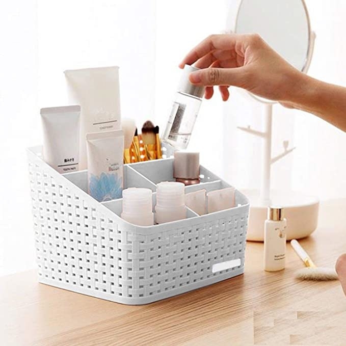Vanity organiser with six compartments.
