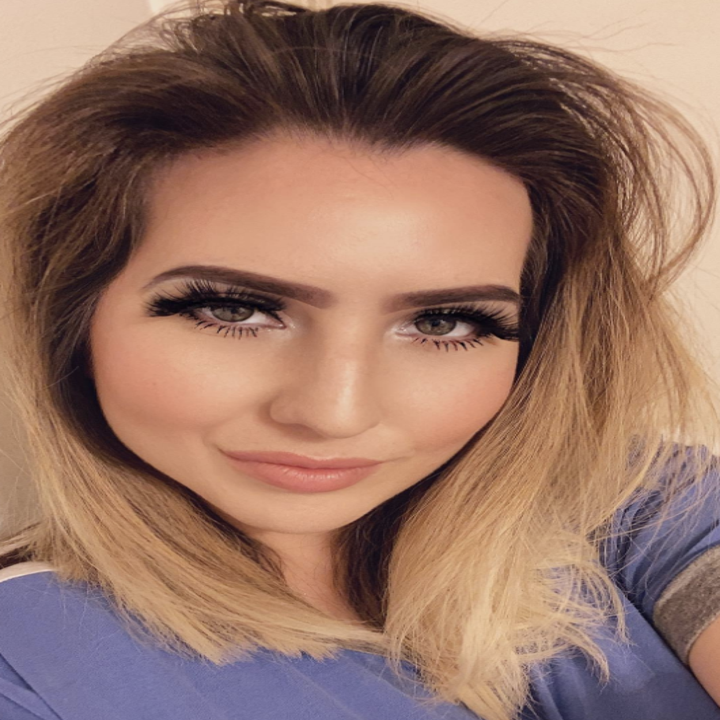 Amazon reviewer shows makeup look after using Physicians Formula Butter Bronzer