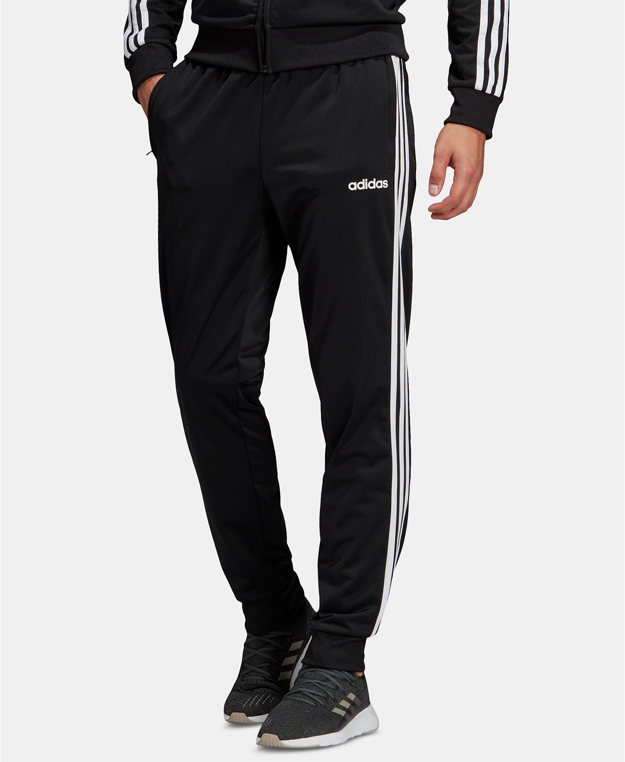 The joggers in black/white