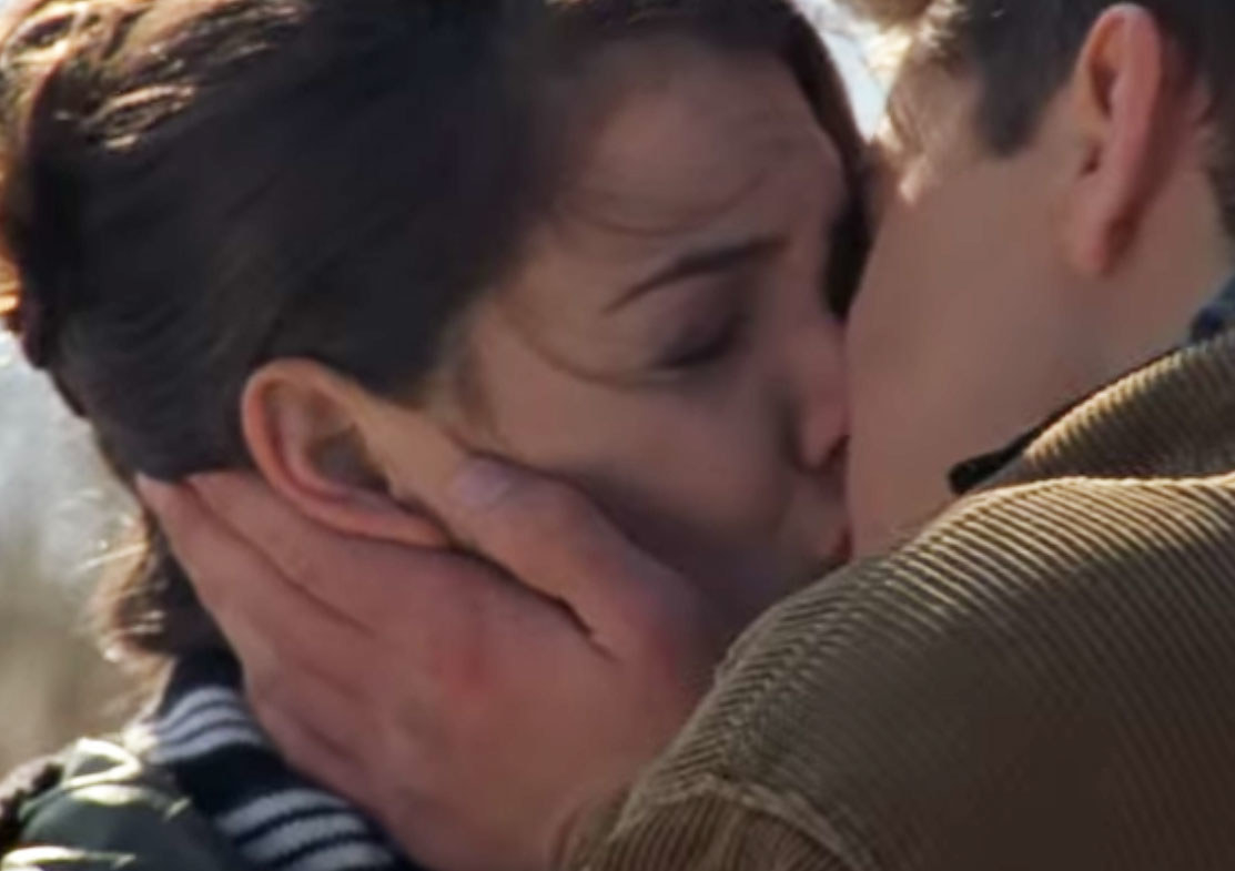 Close up of Pacey kissing Joey