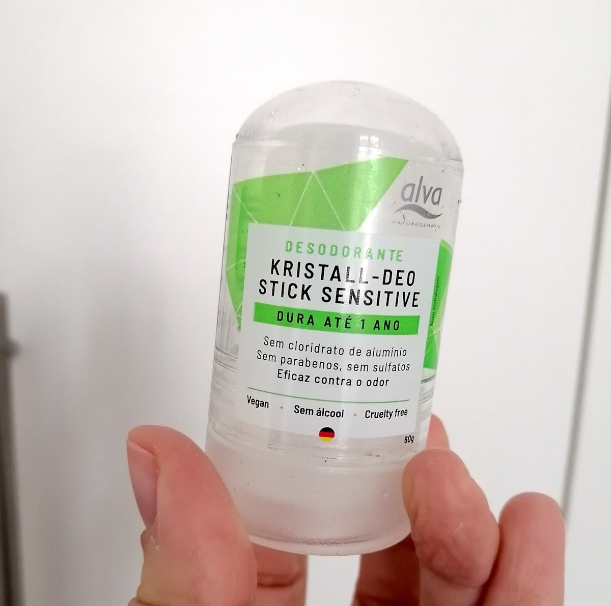 Embalagem pequena de desodorante Kristall-Deo Stick Sensitive da marca Alva