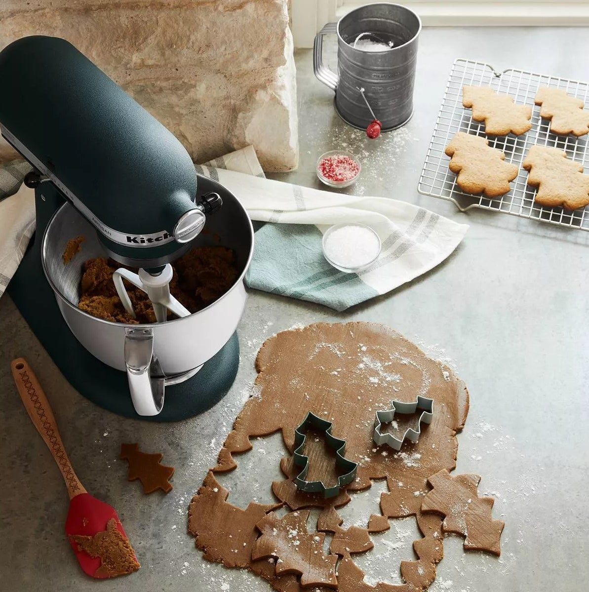 The stand mixer mixing cookie dough
