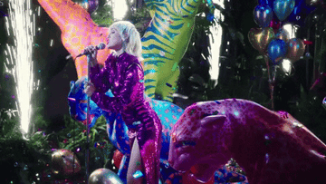Miley singing in the &quot;Midnight Sky&quot; video