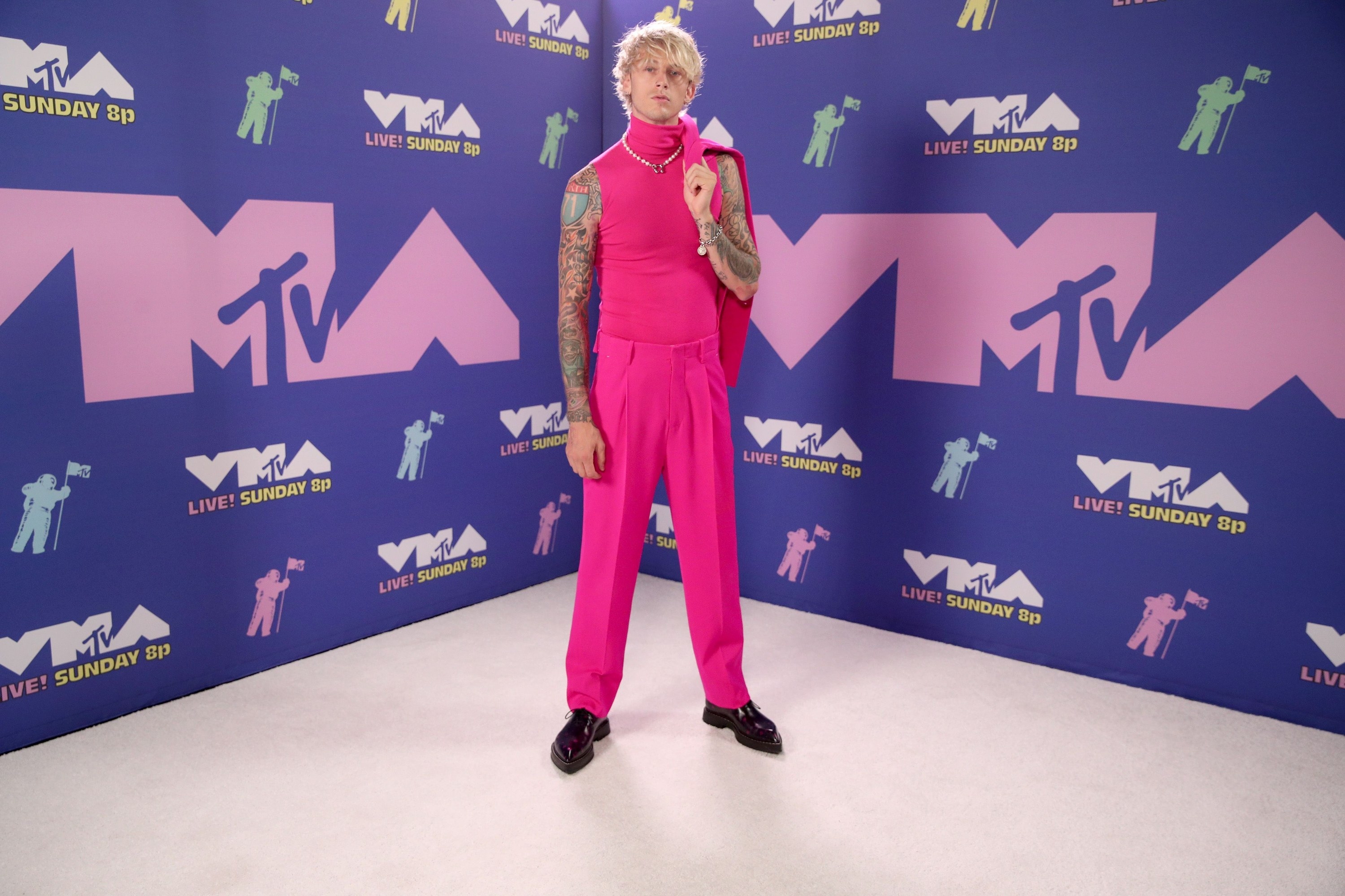  Machine Gun Kelly poses with the Best Alternative Award for &quot;Bloody Valentine&quot; during the 2020 MTV Video Music Awards, broadcast on Sunday, August 30th 2020
