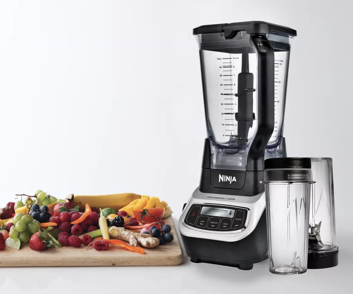The blender next to various fruits