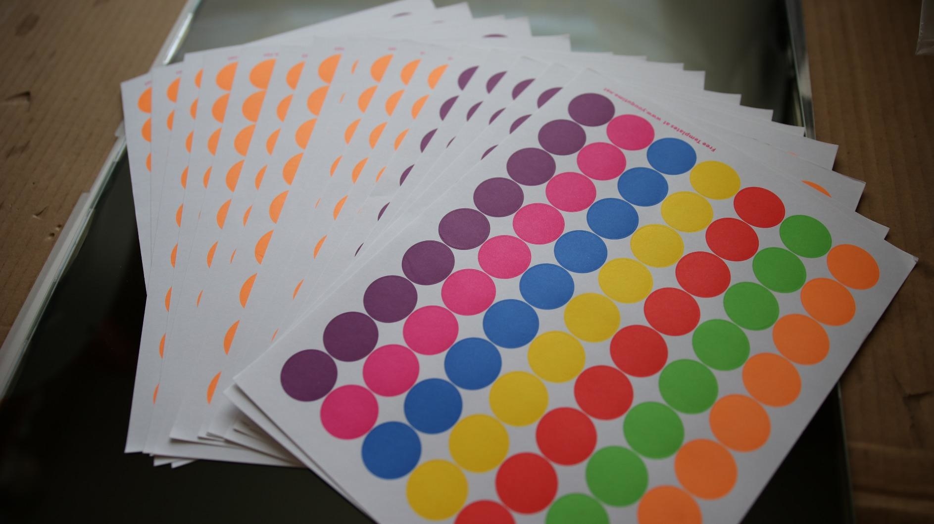 reviewer image of the pack of color coding circle labels