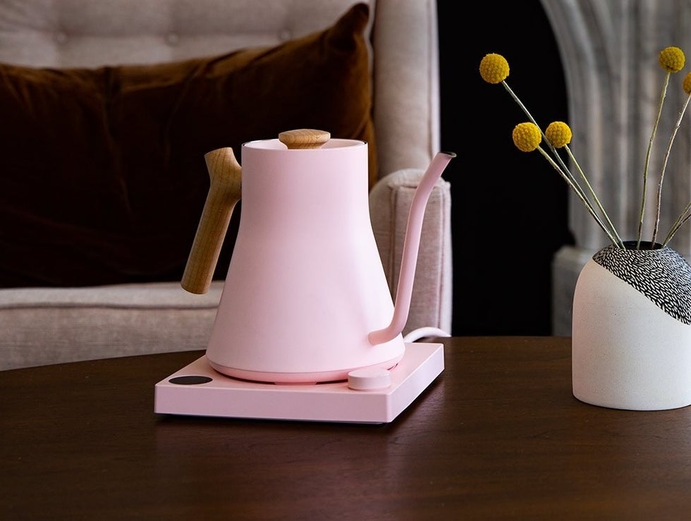 The kettle in pink and maple