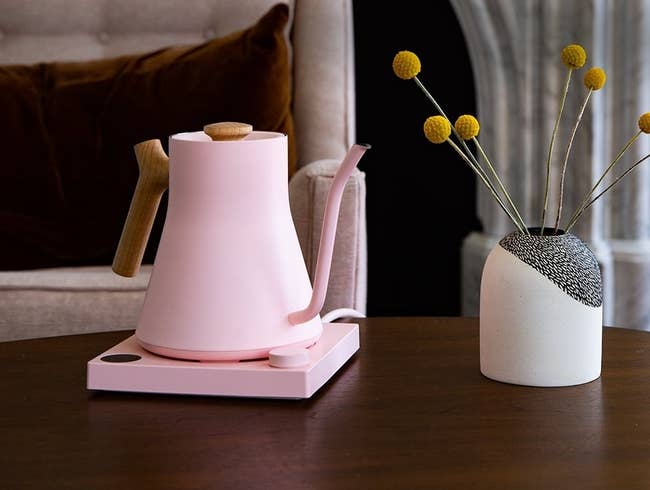 The kettle in pink and maple