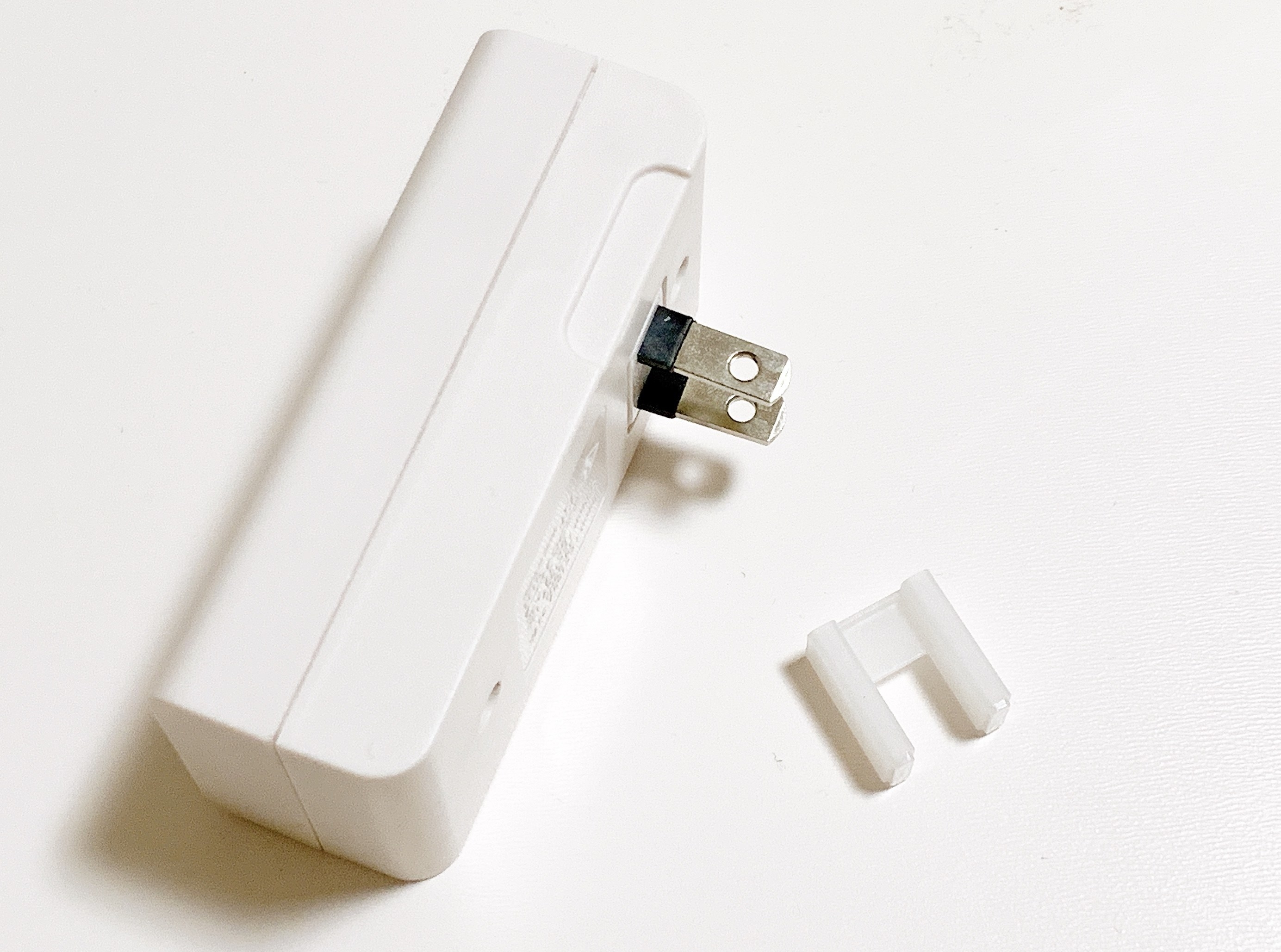 DAISO（ダイソー）のおすすめ便利アイテム「USBコンセントタップ 2個口」
