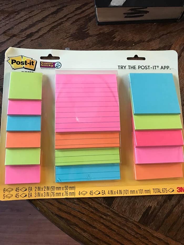 reviewer image of the Post-It sticky notes in different sizes and colors
