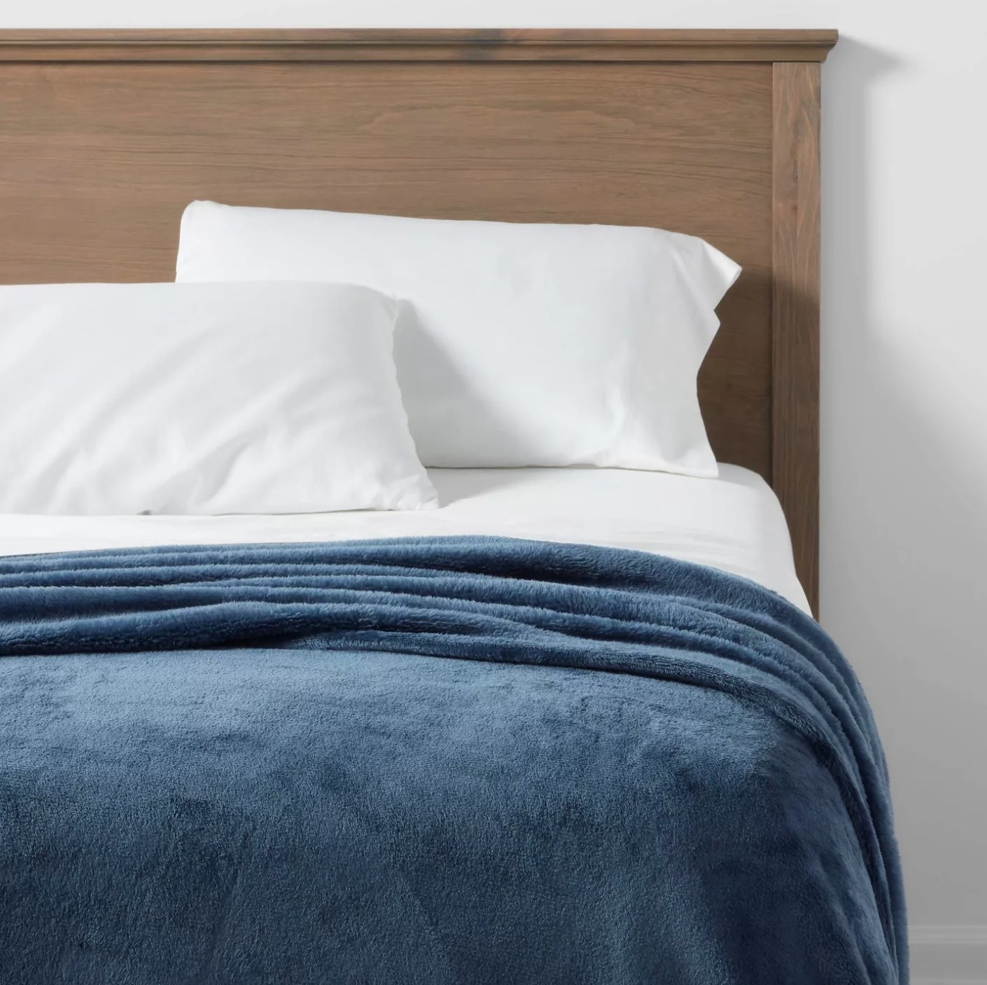 The microplush bed blanket in metallic blue