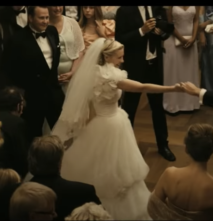 Kirsten Dunst Melancholia Wedding Dress