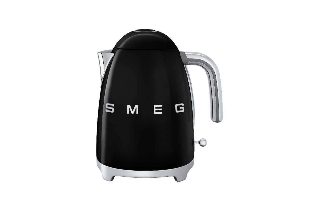The black kettle that says SMEG on it