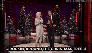 Dolly Parton sing Rockin&#x27; around the christmas tree on the tonight show