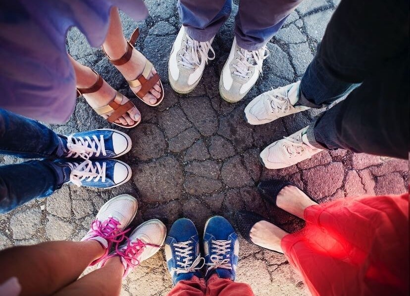a bunch of feet in a circle