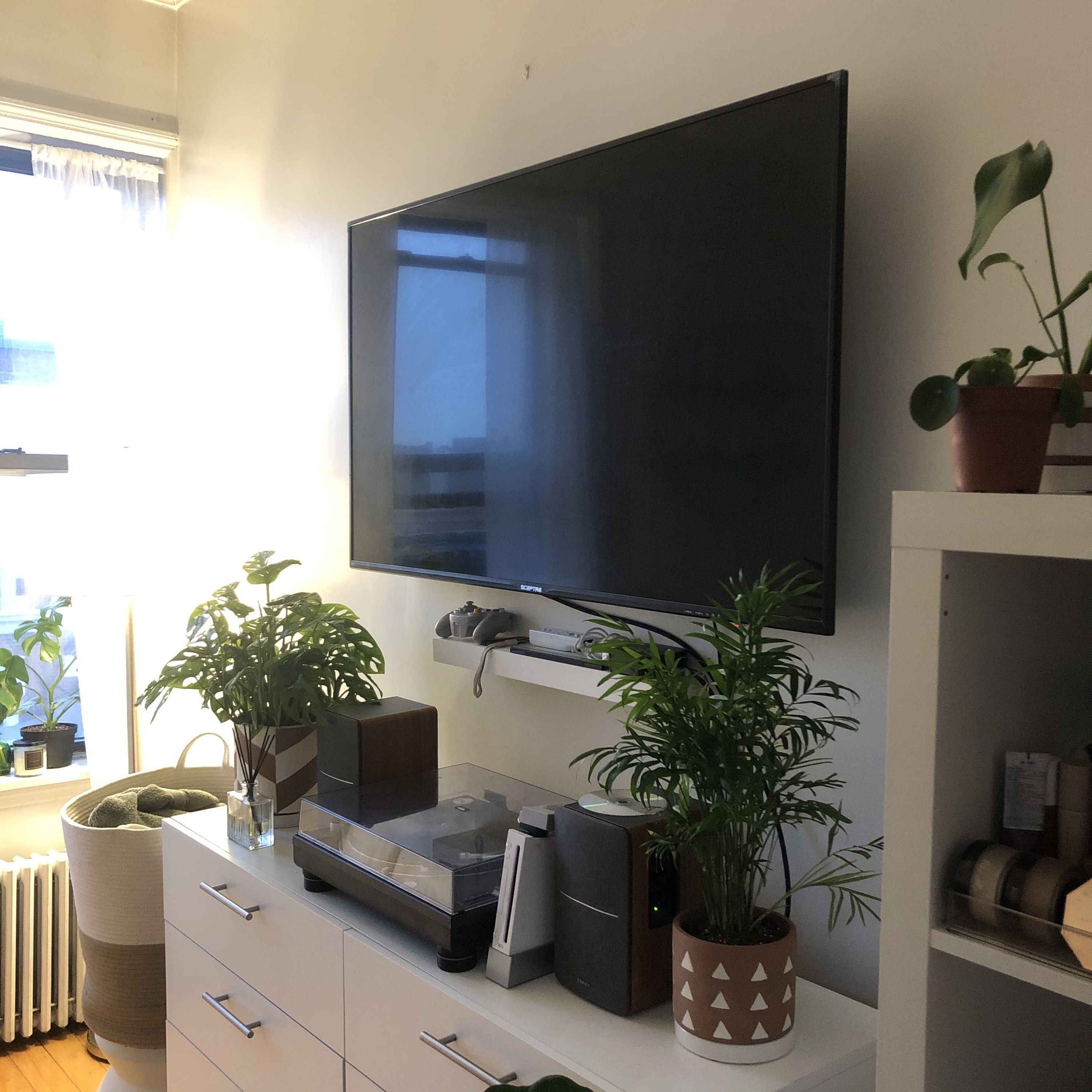 A reviewer&#x27;s TV mounted with the tool