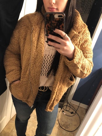 Amazon reviewer wearing camel Shibever zip-up jacket